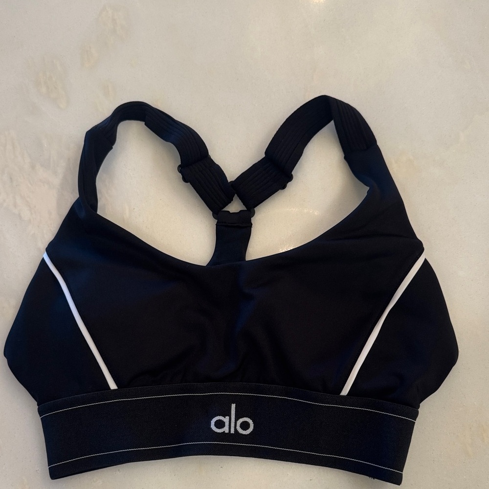 ALO Yoga Airlift Suit Up Bra in Black/White